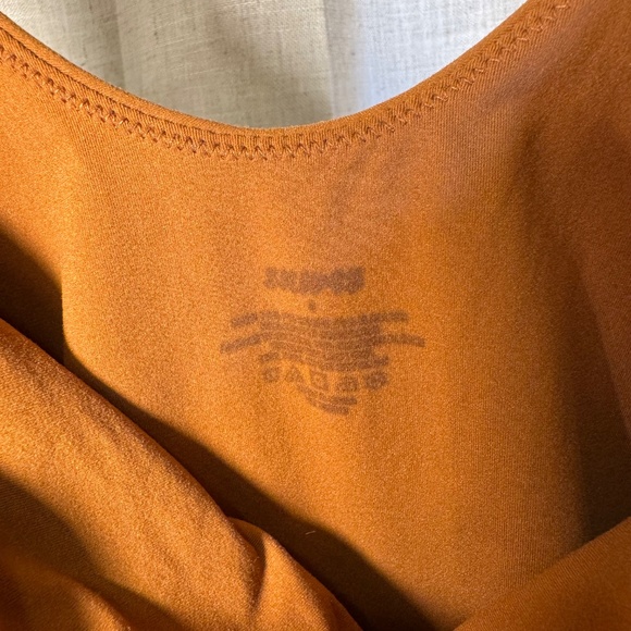 ✨ SKIMS Essential Mock Neck Cowl Bodysuit – Size S ✨ - Picture 4 of 9